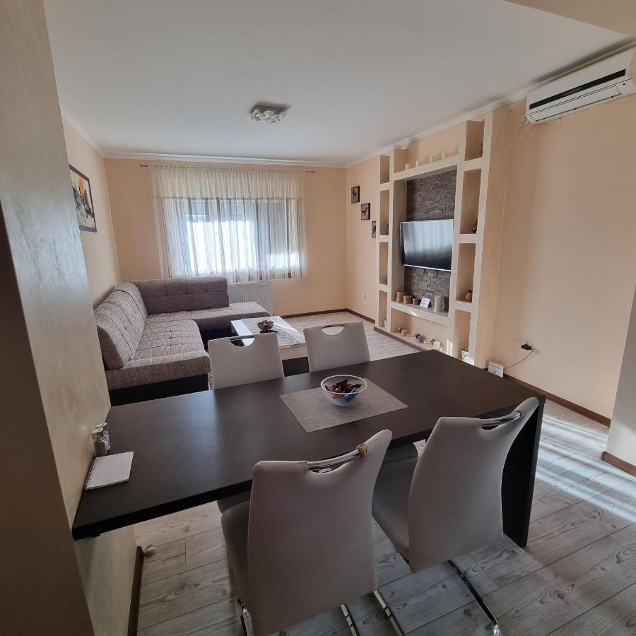 Koks Apartmans Subotica Bagian luar foto